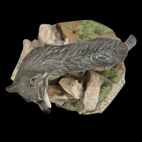 Second Nature Design Wolf Figurine Wildlife Collectibles Statue Hong Kong - Picture 5 of 6